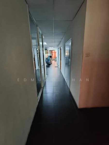 Shop / Office for Rent in Bandar Puteri Puchong (Puchong) - Edmund Chan - Corridor - PropertyGuru.com.my
