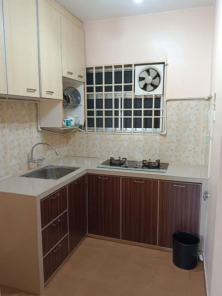 Flat for Rent at Pinang Court 2 - Jane Ang - Kitchen - PropertyGuru.com.my