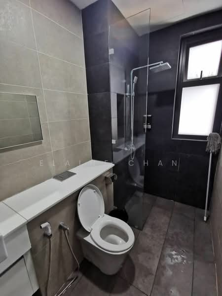 Servis Apartment untuk Disewa di Setia Sky 88 - Elaine Chan - Bathroom - PropertyGuru.com.my