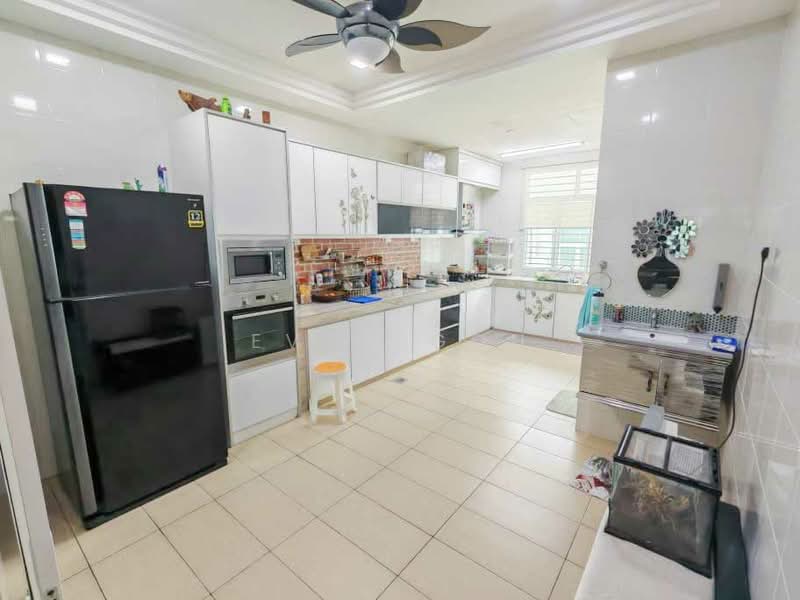 2-storey Terraced House for Sale in TAMAN PUCHONG UTAMA (Puchong) - Evan Goh - Kitchen - PropertyGuru.com.my