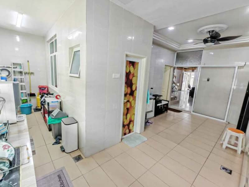 2-storey Terraced House for Sale in TAMAN PUCHONG UTAMA (Puchong) - Evan Goh - Kitchen - PropertyGuru.com.my