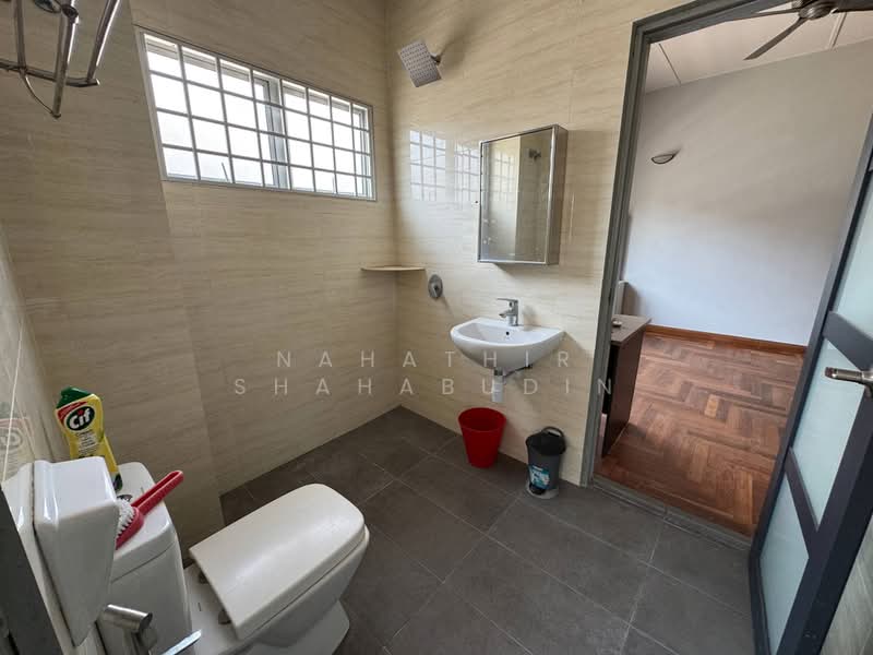 Semi-Detached House for Sale in Seksyen 9 (Shah Alam) - Nahathir Shahabudin - Bathroom - PropertyGuru.com.my
