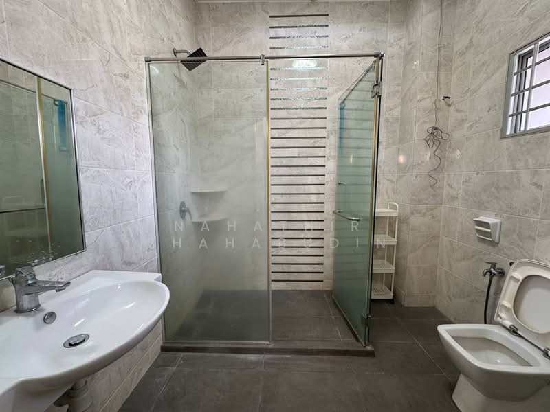 Semi-Detached House for Sale in Seksyen 9 (Shah Alam) - Nahathir Shahabudin - Bathroom - PropertyGuru.com.my