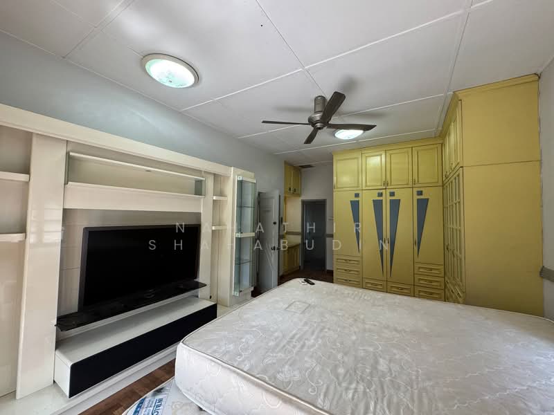 Semi-Detached House for Sale in Seksyen 9 (Shah Alam) - Nahathir Shahabudin - Bedroom - PropertyGuru.com.my