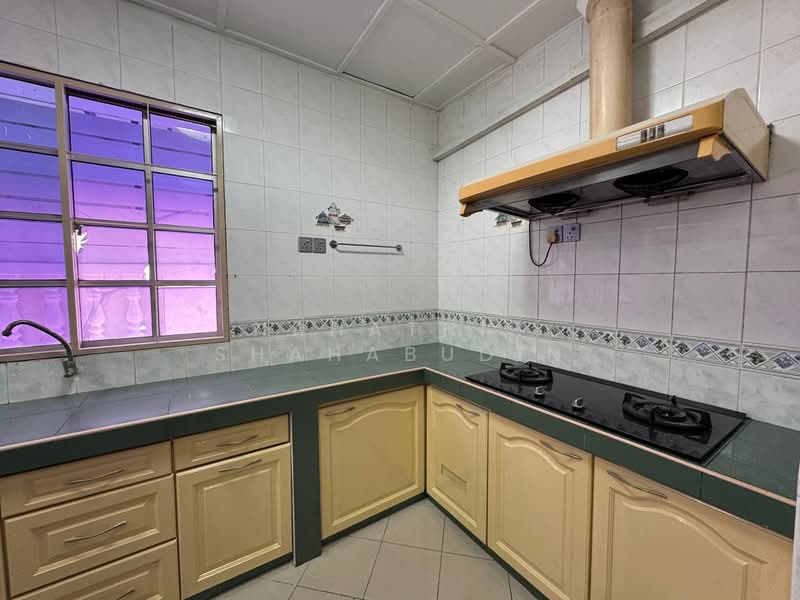 Semi-Detached House for Sale in Seksyen 9 (Shah Alam) - Nahathir Shahabudin - Kitchen - PropertyGuru.com.my