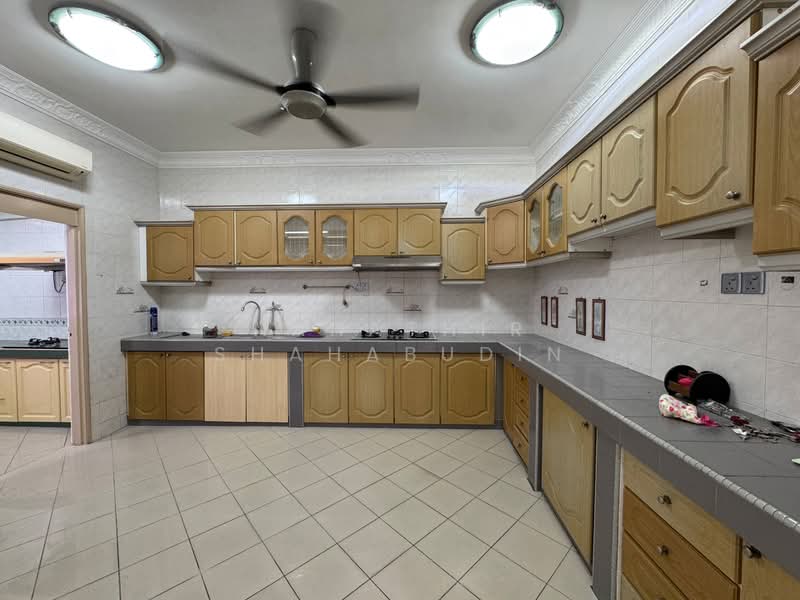 Semi-Detached House for Sale in Seksyen 9 (Shah Alam) - Nahathir Shahabudin - Kitchen - PropertyGuru.com.my