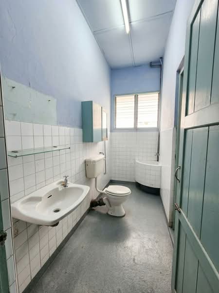 Rumah Berkembar untuk Dijual di Taman Canning (Ipoh) - Sam Lam - Bathroom - PropertyGuru.com.my