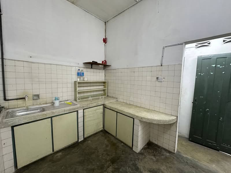Rumah Teres 1 Tingkat untuk Dijual di Taman Wing Onn (Ipoh) - Sam Lam - Kitchen - PropertyGuru.com.my