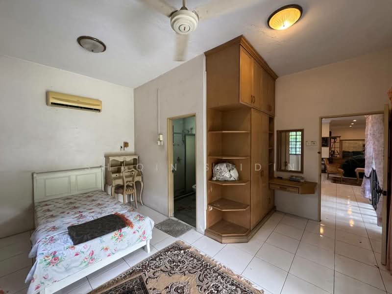 Bungalow for Sale in Seksyen 9 (Shah Alam) - Shiqin Saidin - Bedroom - PropertyGuru.com.my