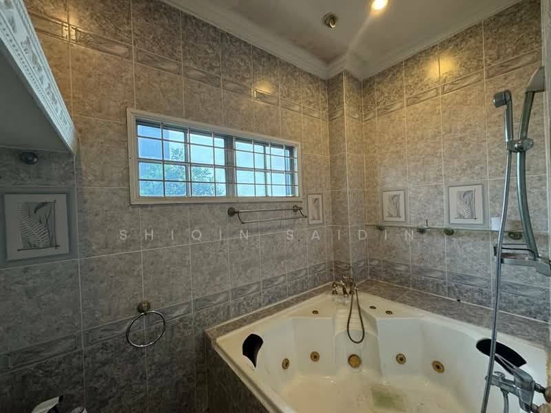 Bungalow for Sale in Seksyen 9 (Shah Alam) - Shiqin Saidin - Bathroom - PropertyGuru.com.my