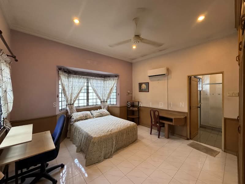 Bungalow for Sale in Seksyen 9 (Shah Alam) - Shiqin Saidin - Bedroom - PropertyGuru.com.my