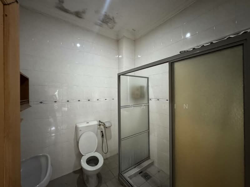 Bungalow for Sale in Seksyen 9 (Shah Alam) - Shiqin Saidin - Bathroom - PropertyGuru.com.my