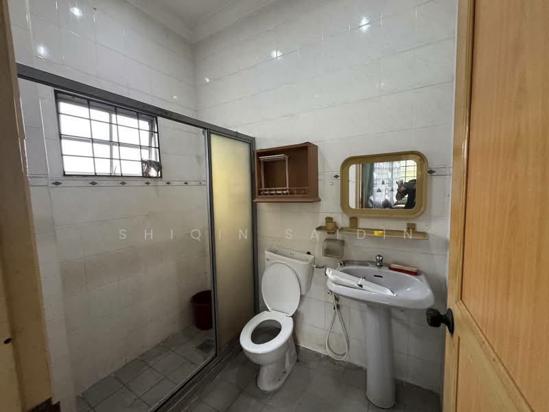 Bungalow for Sale in Seksyen 9 (Shah Alam) - Shiqin Saidin - Bathroom - PropertyGuru.com.my