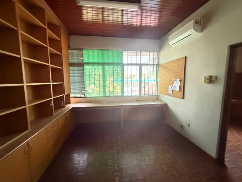Bungalow for Sale in Fair Park (Ipoh) - Ainsley Thong - Study - PropertyGuru.com.my