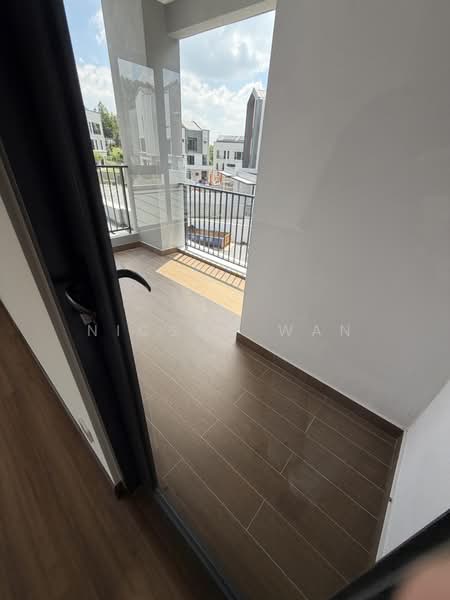 Semi-Detached House for Sale in Petaling (Selangor) - Nicson Wan - Balcony - PropertyGuru.com.my