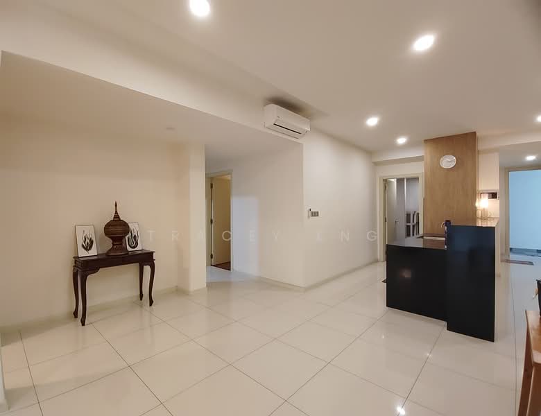 Pangsapuri untuk Dijual di Impiana - Tracey Eng - Walkway - PropertyGuru.com.my