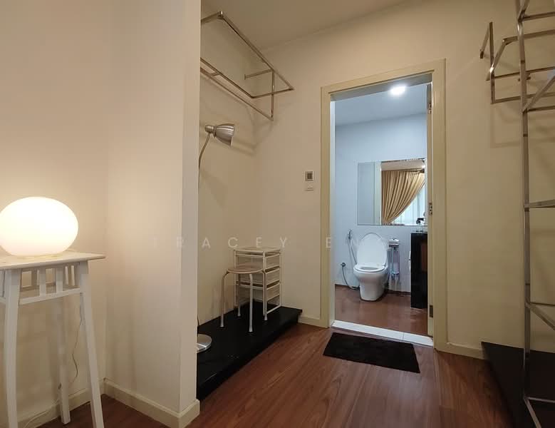 Pangsapuri untuk Dijual di Impiana - Tracey Eng - Open Concept Wardrobe - PropertyGuru.com.my