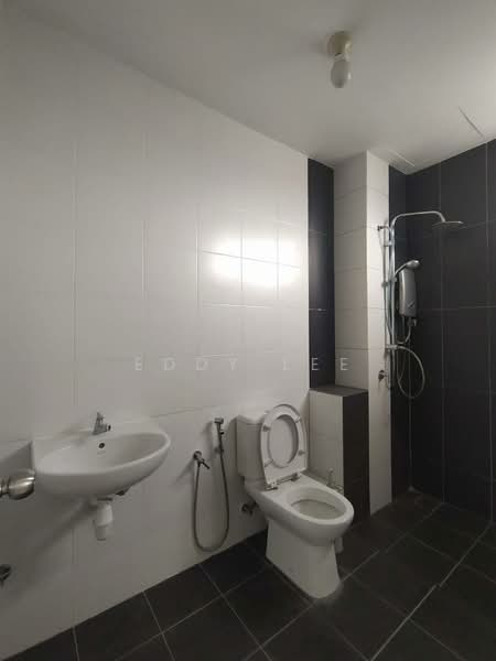 Kondominium untuk Dijual di Sky Vista Residency - Eddy Lee - Bathroom - PropertyGuru.com.my