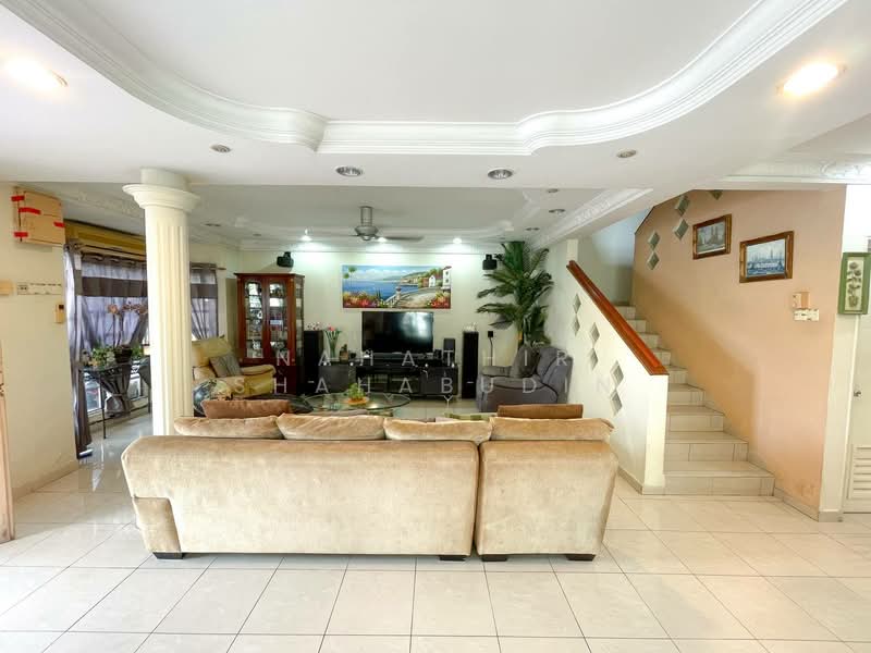 Rumah Teres 2 Tingkat untuk Dijual di Seksyen 9 (Shah Alam) - Nahathir Shahabudin - Living Room - PropertyGuru.com.my