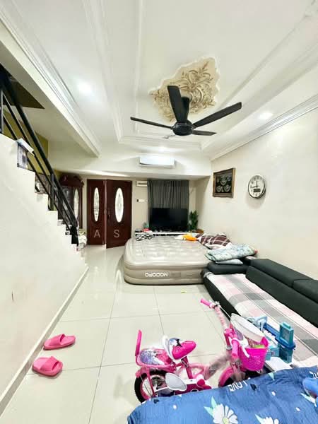 Rumah Teres 2.5 Tingkat untuk Dijual di Taman Bukit Mewah (Tampoi) - Jason Sim - Living Room - PropertyGuru.com.my