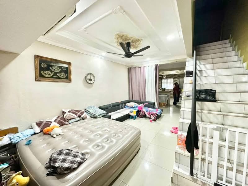 Rumah Teres 2.5 Tingkat untuk Dijual di Taman Bukit Mewah (Tampoi) - Jason Sim - Living Room - PropertyGuru.com.my
