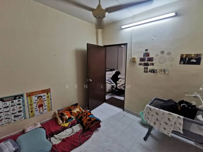 Pangsapuri untuk Dijual di Perdana Villa Deluxe - Ken Liew - Bedroom - PropertyGuru.com.my