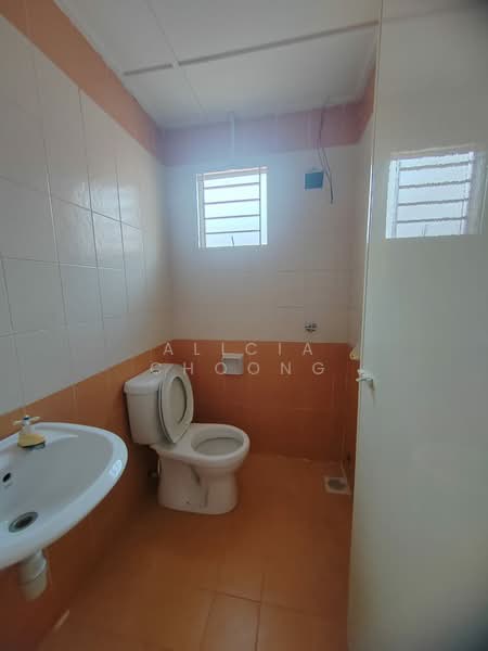 Rumah Bandar untuk Disewa di Sungai Long (Bandar Sungai Long) - Alicia Choong - Bathroom - PropertyGuru.com.my