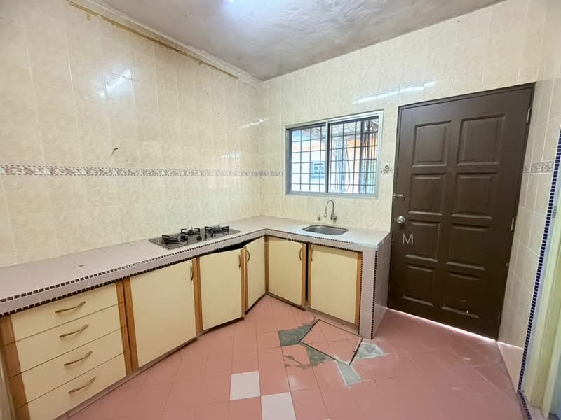 2-storey Terraced House for Rent in Taman Serdang Utama (Seri Kembangan) - Nicholas Lim - Kitchen - PropertyGuru.com.my