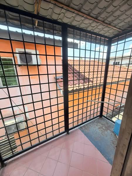 2-storey Terraced House for Rent in Taman Serdang Utama (Seri Kembangan) - Nicholas Lim - Balcony - PropertyGuru.com.my