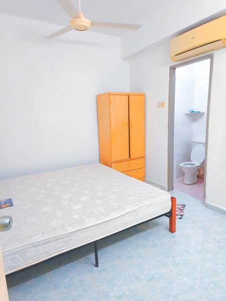 Pangsapuri untuk Disewa di Desa Ara - Vincent Tan - Bedroom - PropertyGuru.com.my