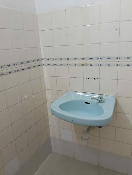 Rumah Teres untuk Dijual di Usj 2 (Subang Jaya) - JeffSally Lee - Bathroom - PropertyGuru.com.my