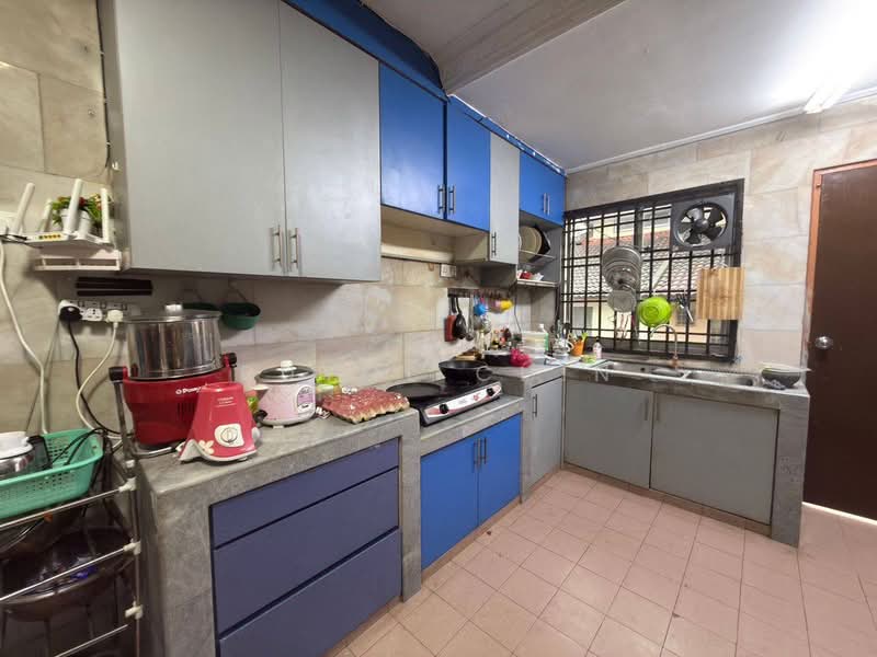 1-storey Terraced House for Sale in Taman Johor Jaya (Johor Bahru) - Puyol Chin - Kitchen - PropertyGuru.com.my