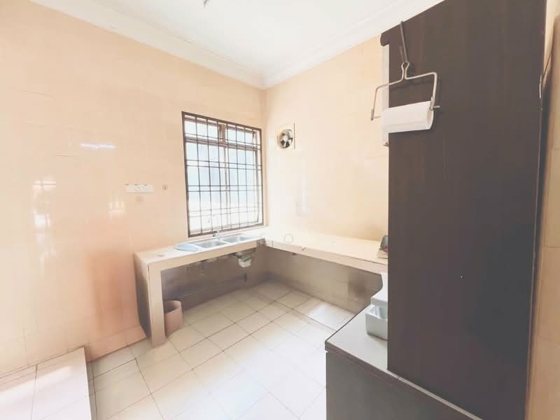 Rumah Teres 2 Tingkat untuk Dijual di Taman Mount Austin (Tebrau) - Cleo . - Kitchen - PropertyGuru.com.my