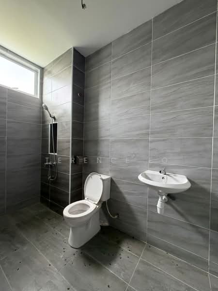 Cluster House for Sale in Taman Bestari Indah (Ulu Tiram) - Terence Eo - Bathroom - PropertyGuru.com.my