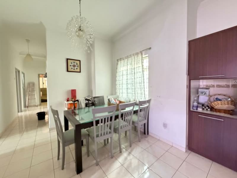 Kondominium untuk Disewa di Bayu Puteri - Vincent Lai - Dining Room - PropertyGuru.com.my