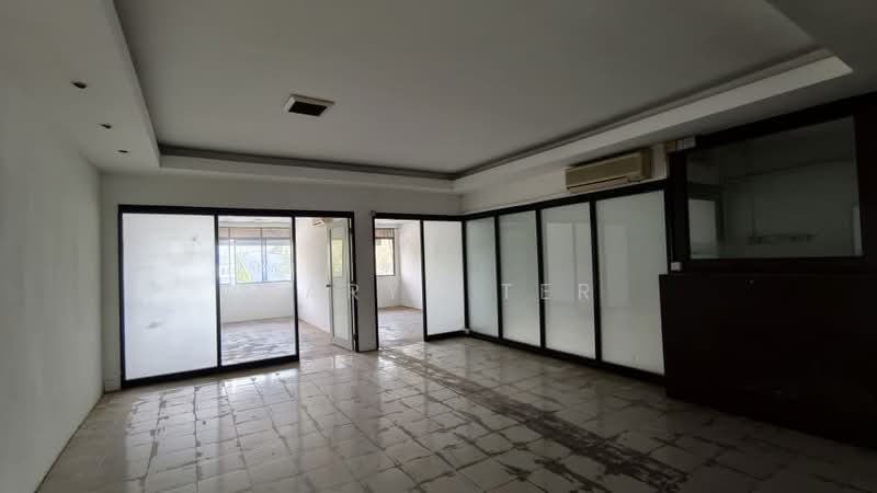 Shop for Rent in Taman Ungku Tun Aminah (Skudai) - Caryn Ter - Interior - PropertyGuru.com.my