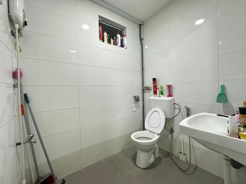 Rumah Teres 2 Tingkat untuk Dijual di Taman Impian Emas (Skudai) - Caryn Ter - Bathroom - PropertyGuru.com.my