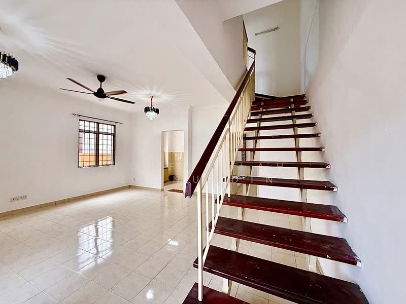 Cluster House for Sale in Puncak Alam (Selangor) - NORFADILAH ZAINUDDIN - Living Room - PropertyGuru.com.my