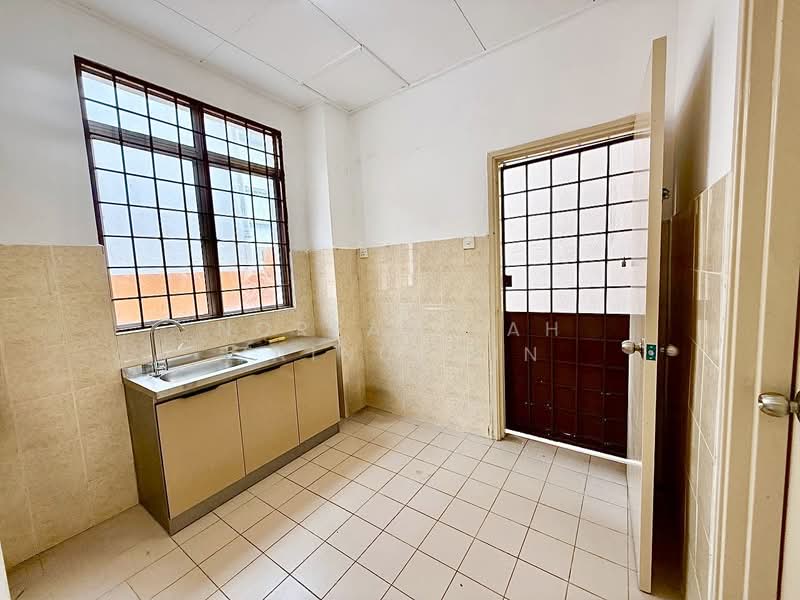 Cluster House for Sale in Puncak Alam (Selangor) - NORFADILAH ZAINUDDIN - Kitchen - PropertyGuru.com.my