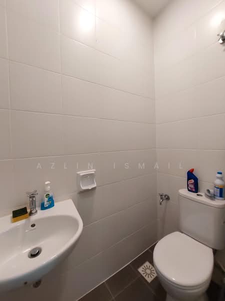 Condominium for Rent at Isle of Kamares - Azlin Ismail - Bathroom - PropertyGuru.com.my