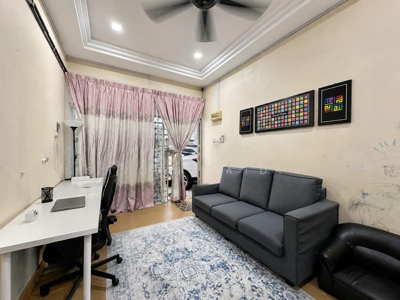 Rumah Teres 1 Tingkat untuk Dijual di Seksyen 30 (Shah Alam) - Shiqin Saidin - Living Room - PropertyGuru.com.my
