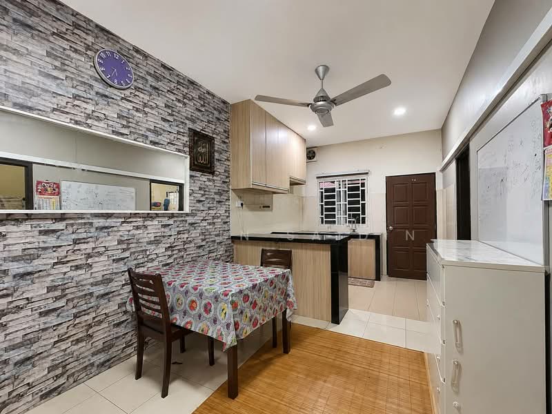 Rumah Teres 1 Tingkat untuk Dijual di Seksyen 30 (Shah Alam) - Shiqin Saidin - Kitchen - PropertyGuru.com.my