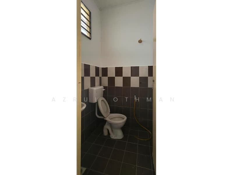 1-storey Terraced House for Sale in Rantau (Negeri Sembilan) - Azrul Othman - Bathroom - PropertyGuru.com.my