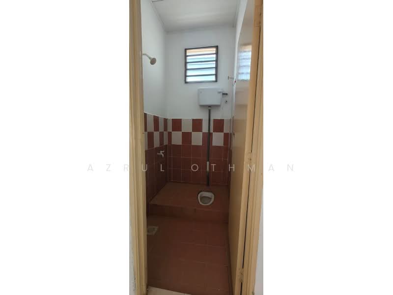 1-storey Terraced House for Sale in Rantau (Negeri Sembilan) - Azrul Othman - Bathroom - PropertyGuru.com.my