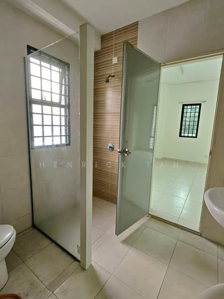 Rumah Teres 2 Tingkat untuk Dijual di Setia Indah (Setia Alam) - Henrick Tan - Bathroom - PropertyGuru.com.my