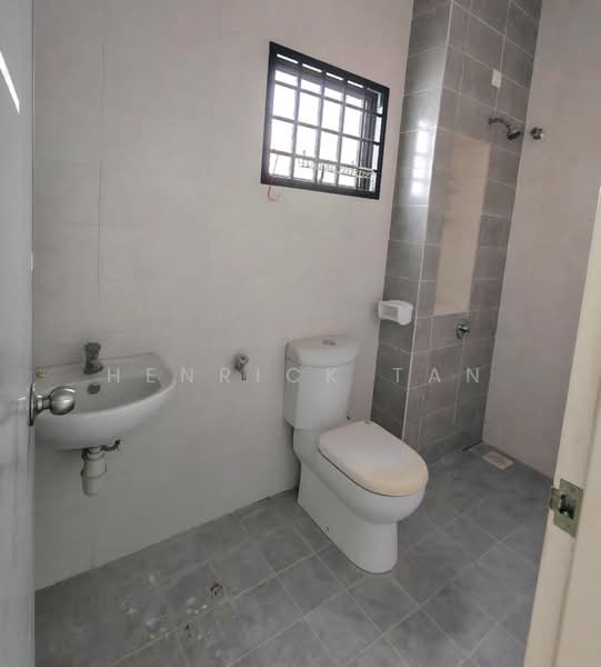 Rumah Teres 2 Tingkat untuk Dijual di Setia Indah (Setia Alam) - Henrick Tan - Bathroom - PropertyGuru.com.my