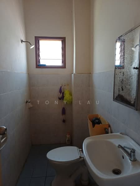 2-storey Terraced House for Sale in Bandar Saujana Putra (Tanjong Duabelas) - Tony Lau - Bathroom - PropertyGuru.com.my