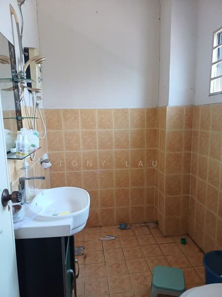 2-storey Terraced House for Sale in Bandar Saujana Putra (Tanjong Duabelas) - Tony Lau - Bathroom - PropertyGuru.com.my
