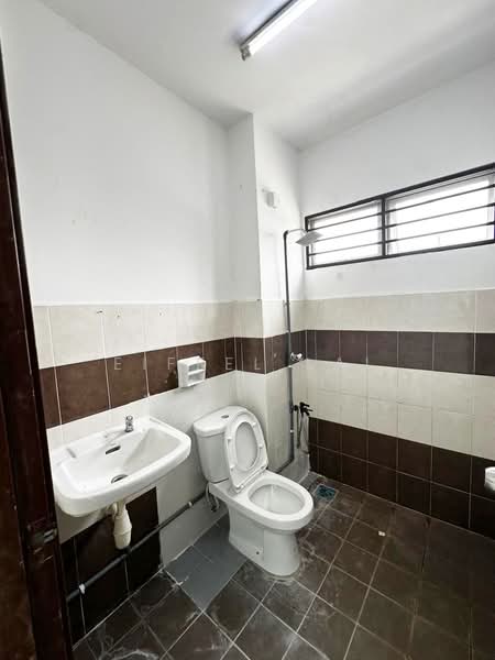 2-storey Terraced House for Rent in Bandar Teknologi Kajang (Kajang) - Eiffel Lai - Bathroom - PropertyGuru.com.my