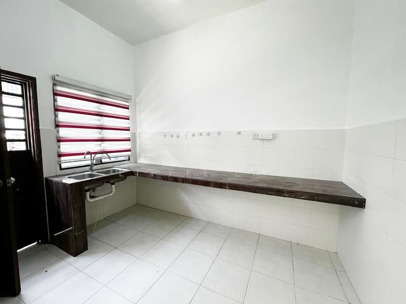 2-storey Terraced House for Rent in Bandar Teknologi Kajang (Kajang) - Eiffel Lai - Kitchen - PropertyGuru.com.my